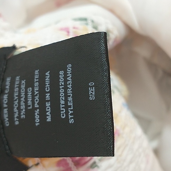 B. Smart Floral Pattern Dress Size 0 - Picture 13 of 13